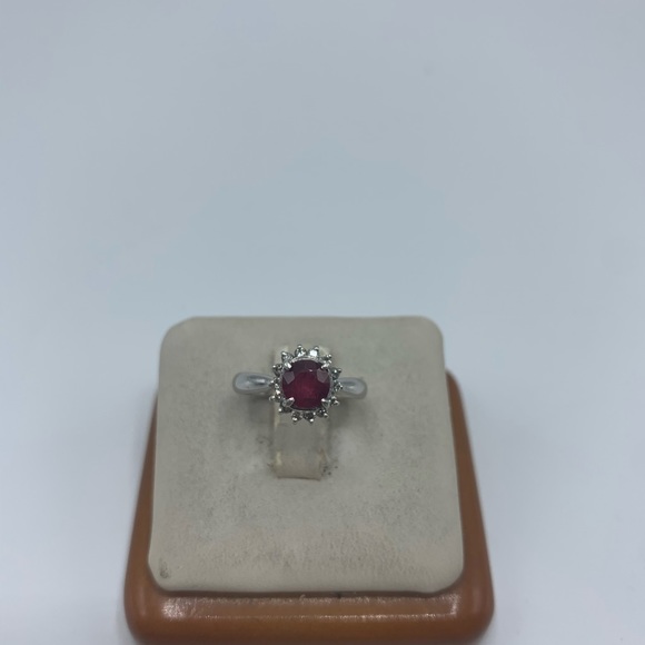 Engagement ring - Picture 3 of 6